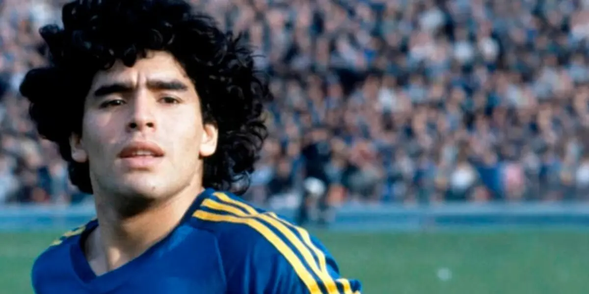 Diego Maradona con la camiseta de Boca.