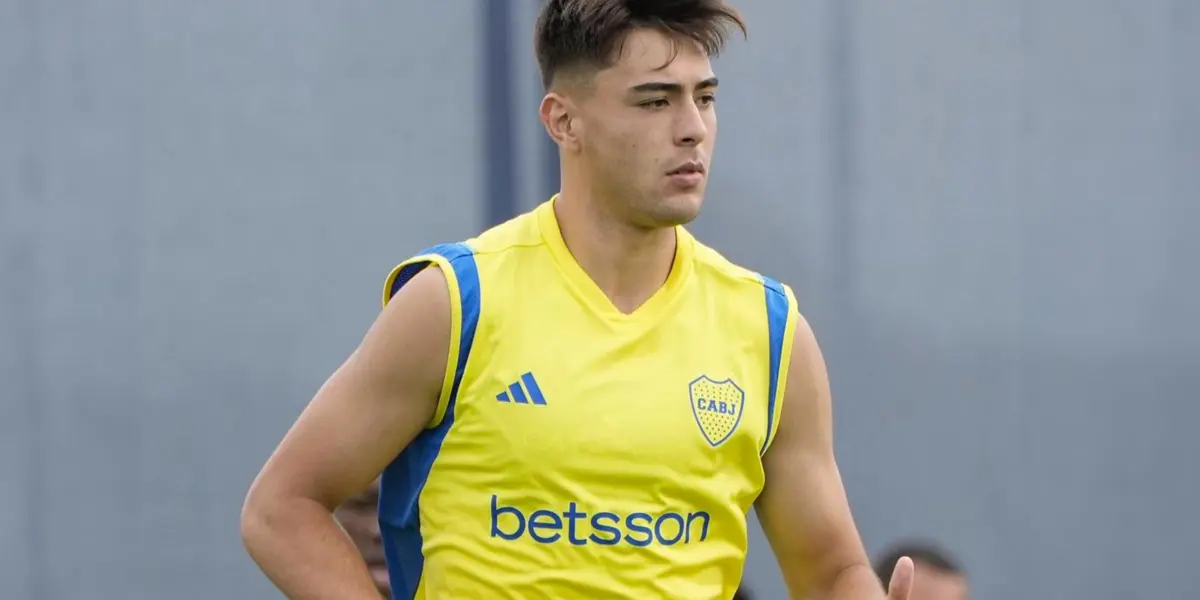 Aaron Anselmino durante un entrenamiento de Boca.