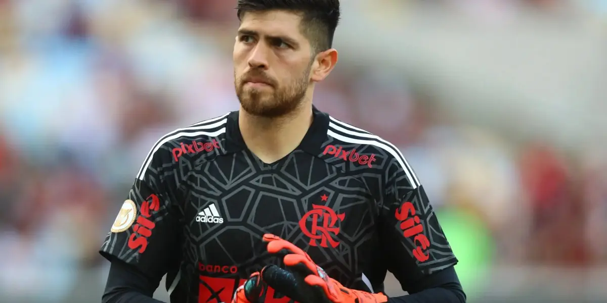 Agustín Rossi con el buzo de arquero de Flamengo.