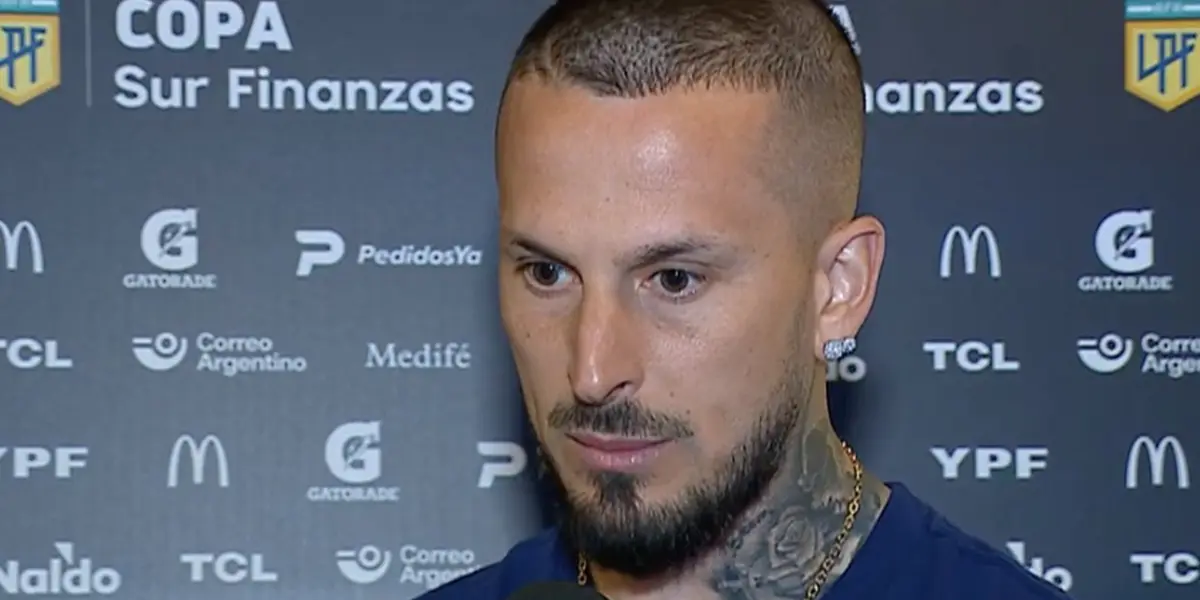 Benedetto en conferencia de prensa.
