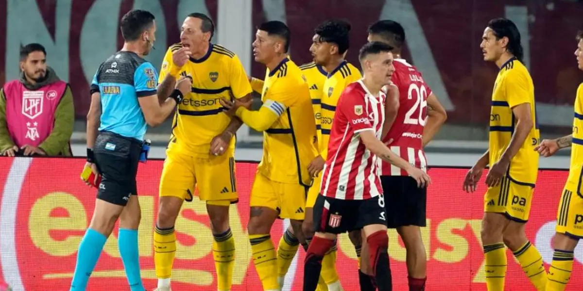 Boca reclamando por la tarjeta roja que recibió Cristian Lema.