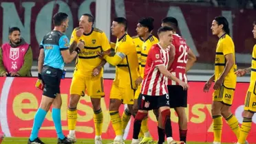 Boca reclamando por la tarjeta roja que recibió Cristian Lema.