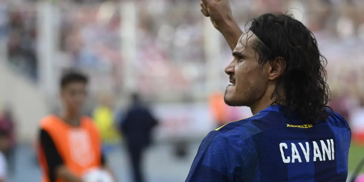 Cavani festejando la victoria de Boca sobre River en Copa de la Liga.