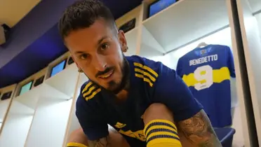 Darío Benedetto en el vestuario de Boca.