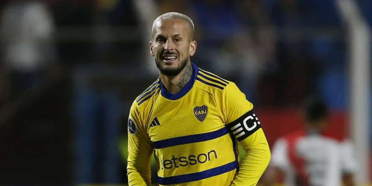 Darío Benedetto vistiendo la camiseta de Boca Juniors.