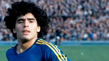 Diego Maradona con la camiseta de Boca.
