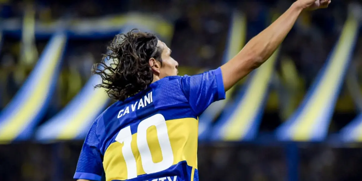 Edinson Cavani festejando un gol con Boca en la Bombonera.