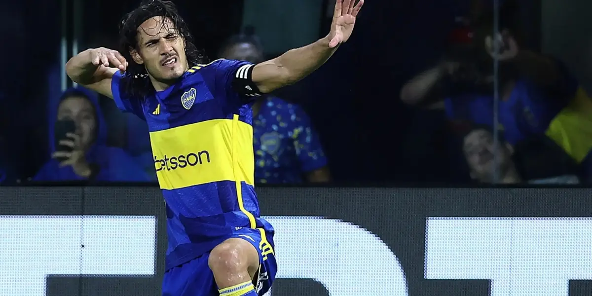 Edinson Cavani realizando su festejo de arco y flecha en Boca.