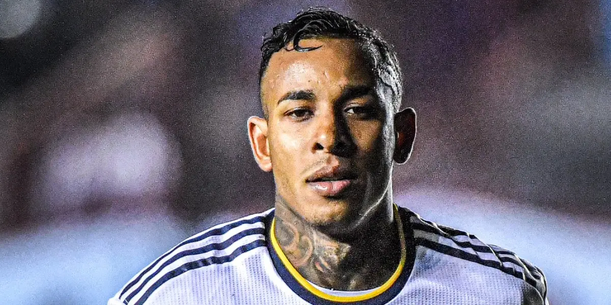 El colombiano seguiría su carrera en otro club del fútbol argentino.