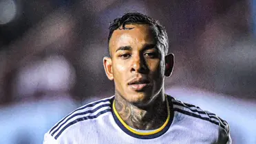El colombiano seguiría su carrera en otro club del fútbol argentino.