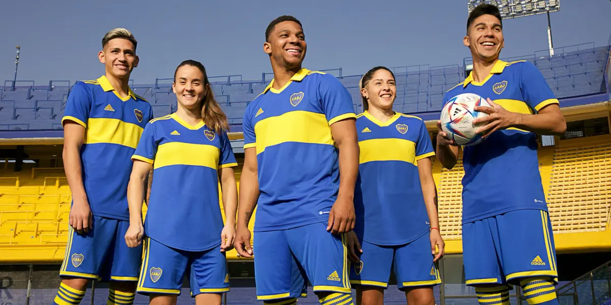 El primer partido de la nueva camiseta fue con una muy dura derrota y en la Bombonera