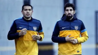 Franco Cángele junto a Riquelme en un entrenamiento de Boca.