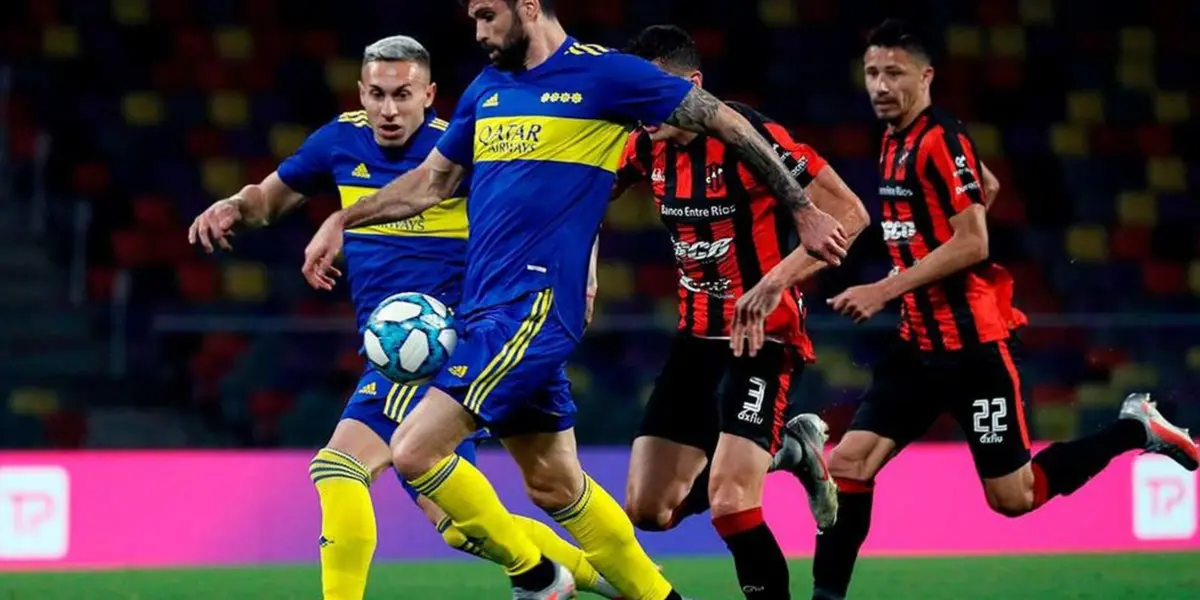 Le está costando el partido y es uno de los peores jugadores de la cancha.