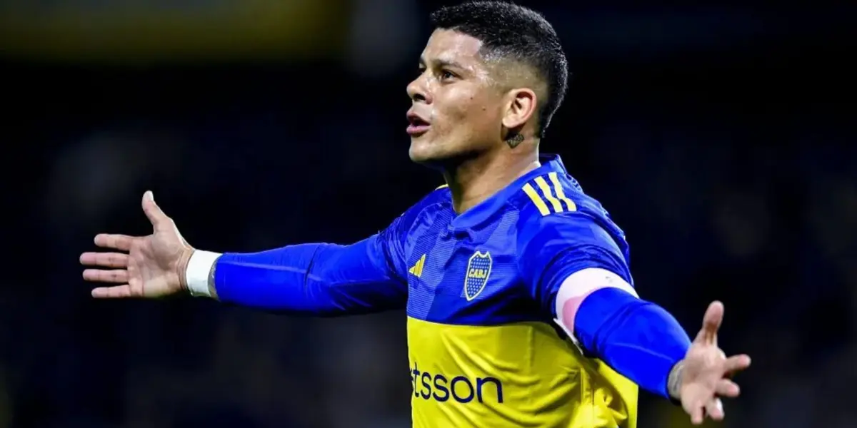 Marcos Rojo festejando con la camiseta de Boca.