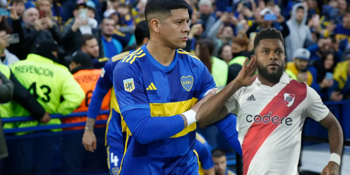 Marcos Rojo y Miguel Borja a su lado.