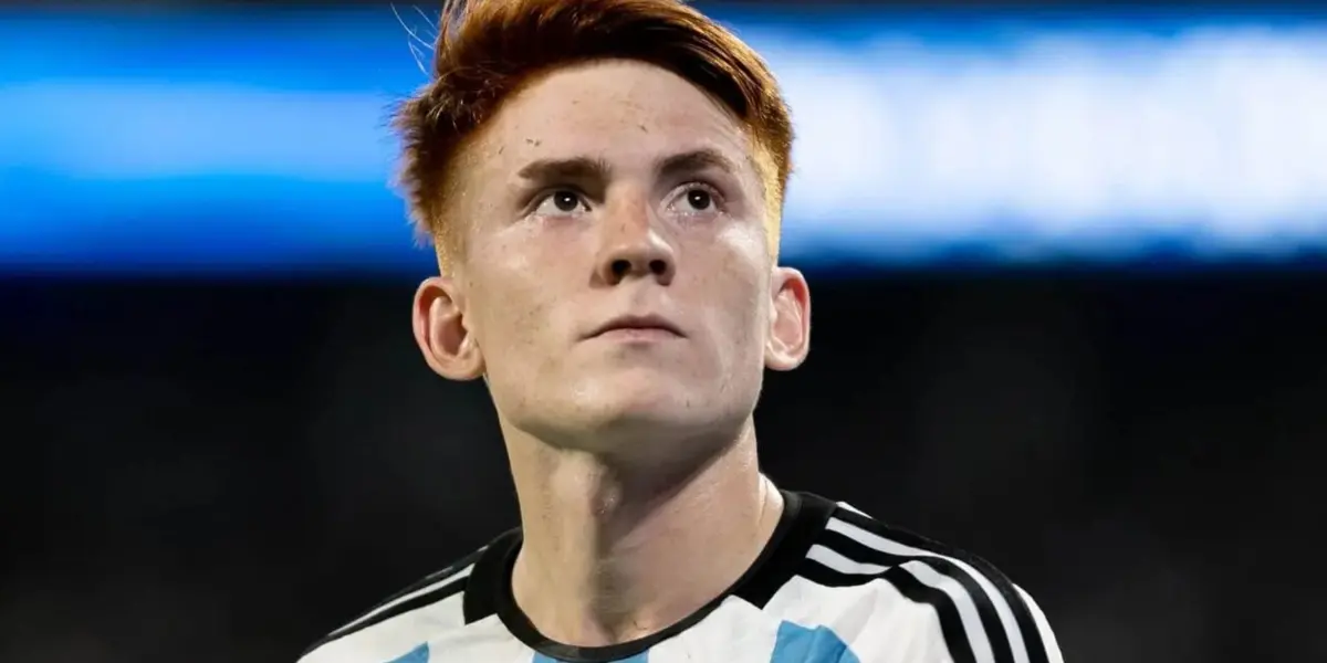 Valentín Barco con la camiseta de la Selección Argentina.