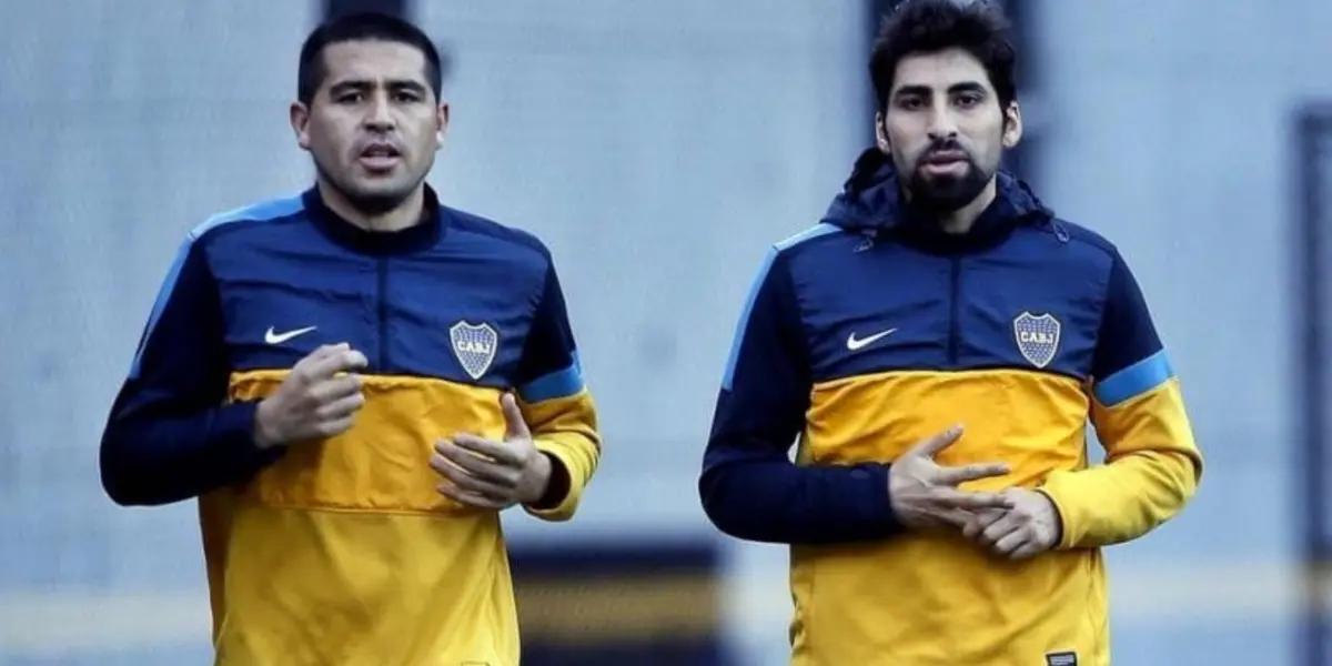 Franco Cángele junto a Riquelme en un entrenamiento de Boca.